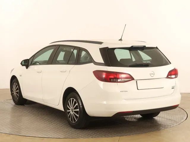 Opel Astra Sport Tourer 2016 photo 3