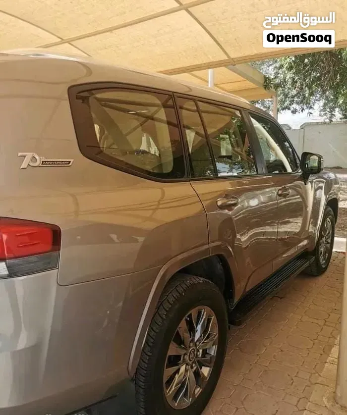 Toyota Land Cruiser 2023 photo 3