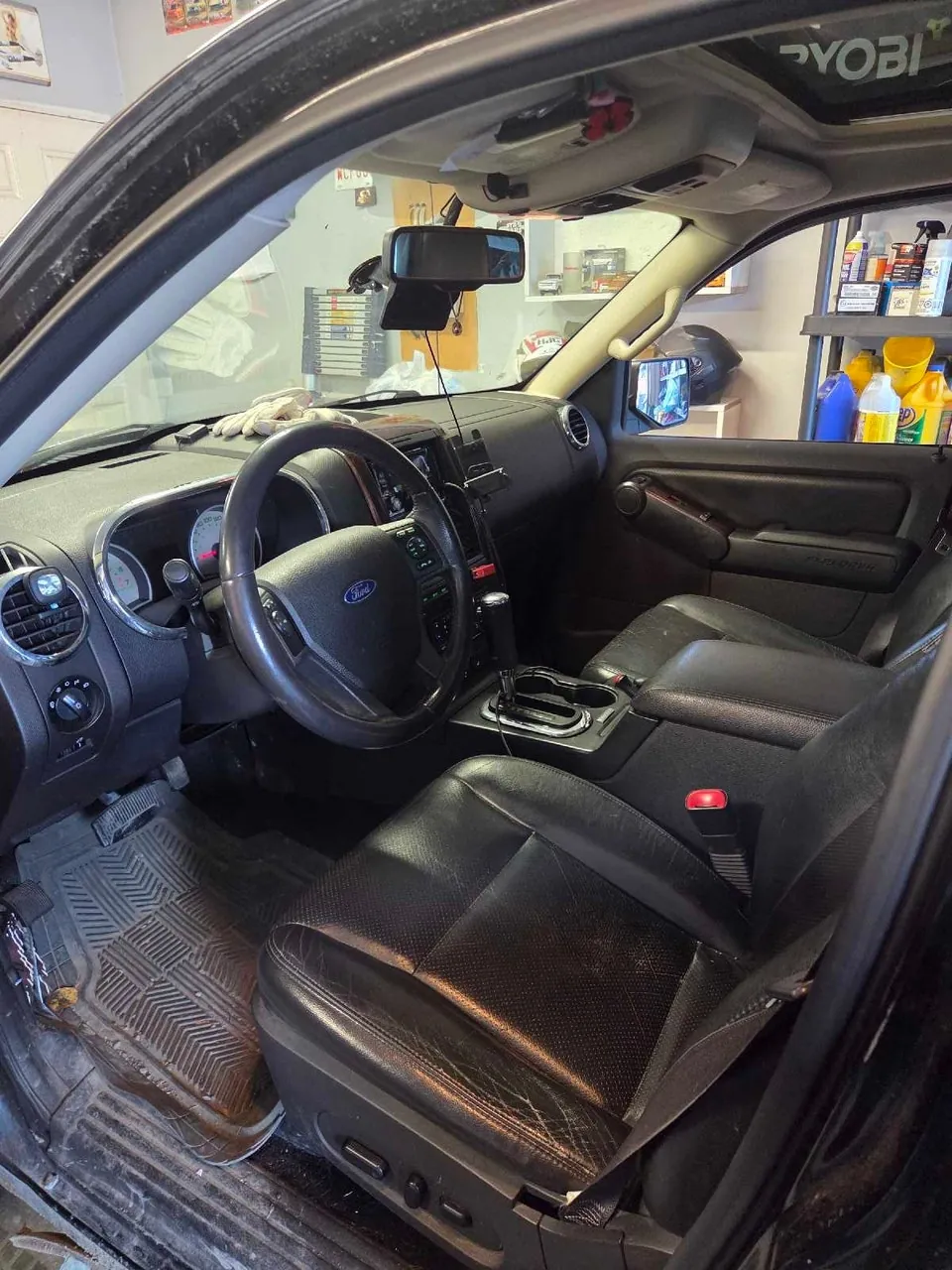 Ford Explorer 2010 photo 4