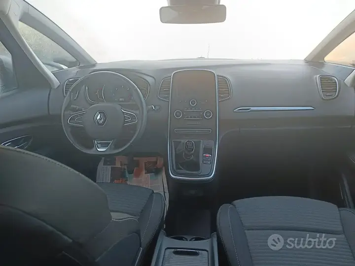 Renault Scenic 2018 photo 3
