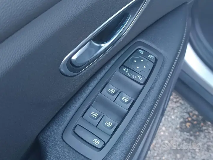 Renault Scenic 2018 photo 2