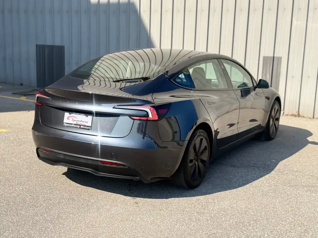 Tesla Model 3 2024 photo 5