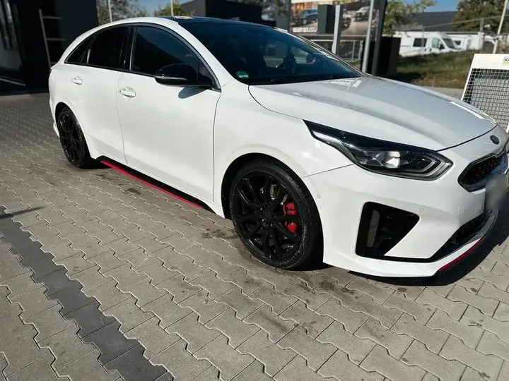 Kia Proceed