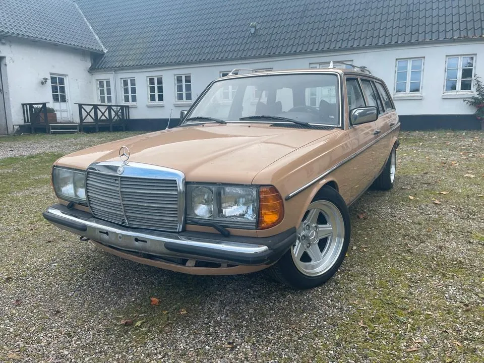 Mercedes-Benz 240D