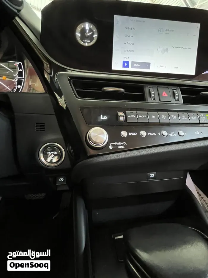 Lexus Es 300 2025 photo 4