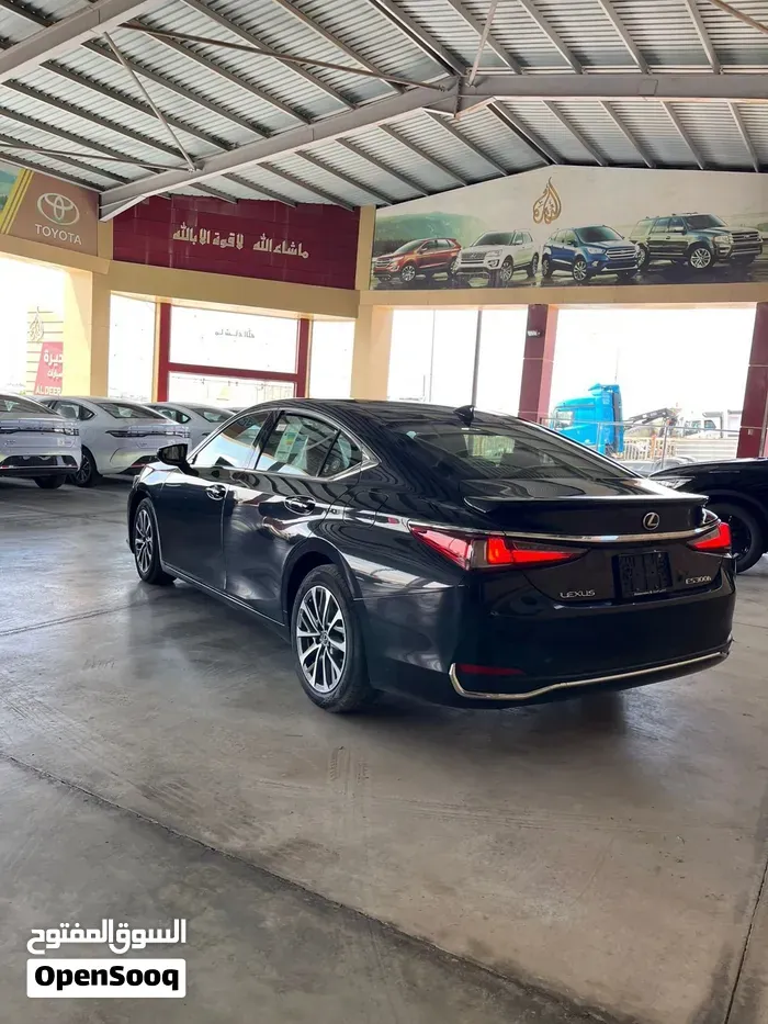Lexus Es 300 2025 photo 2
