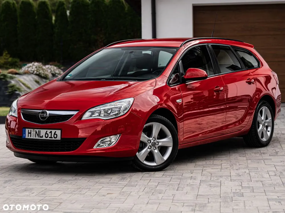 Opel Astra 2011 photo 2