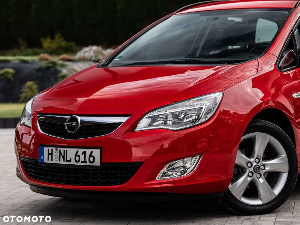 Opel Astra 2011 photo 3