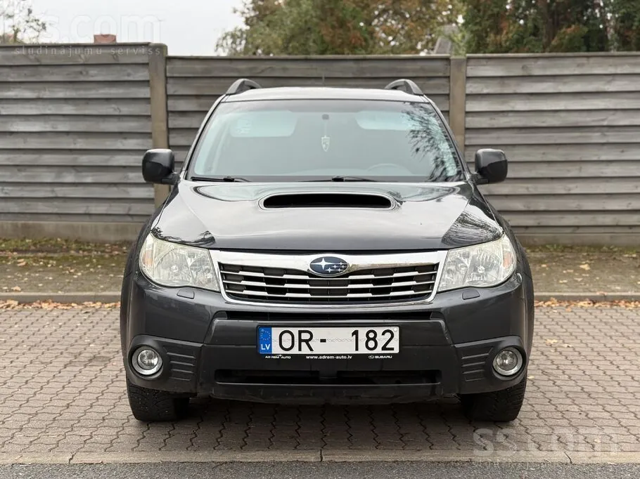Subaru Forester 2010 photo 2
