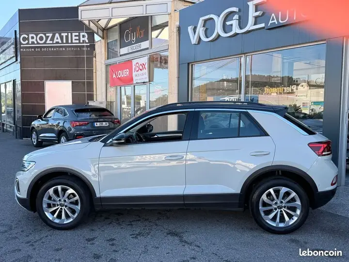 Volkswagen T-Roc 2023 photo 2