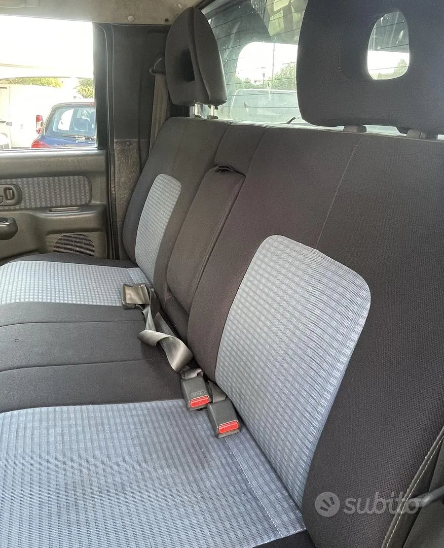 Mitsubishi L200 1999 photo 4