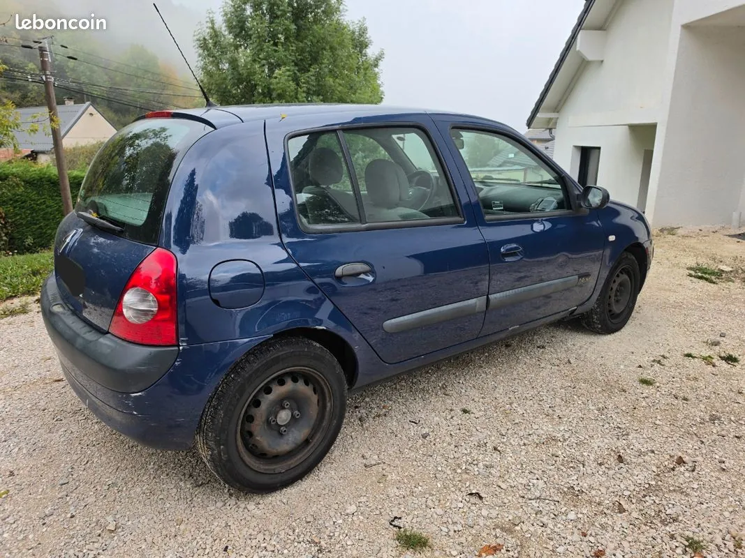 Renault Clio 2004 photo 2