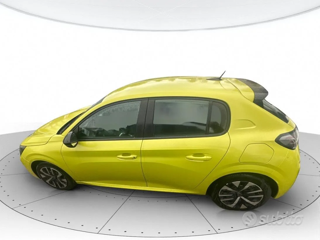 Peugeot 208 2024 photo 2