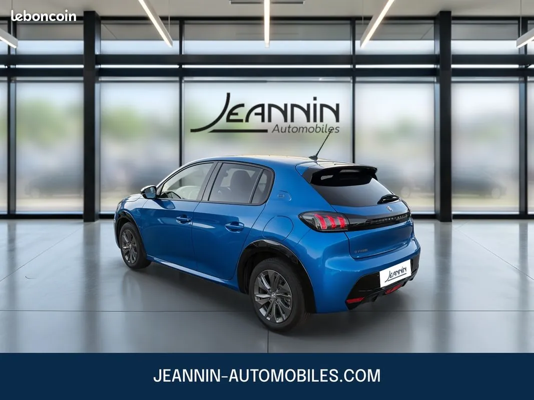 Peugeot 208 2023 photo 3