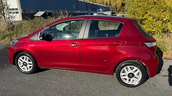 Toyota Yaris 2018 photo 2