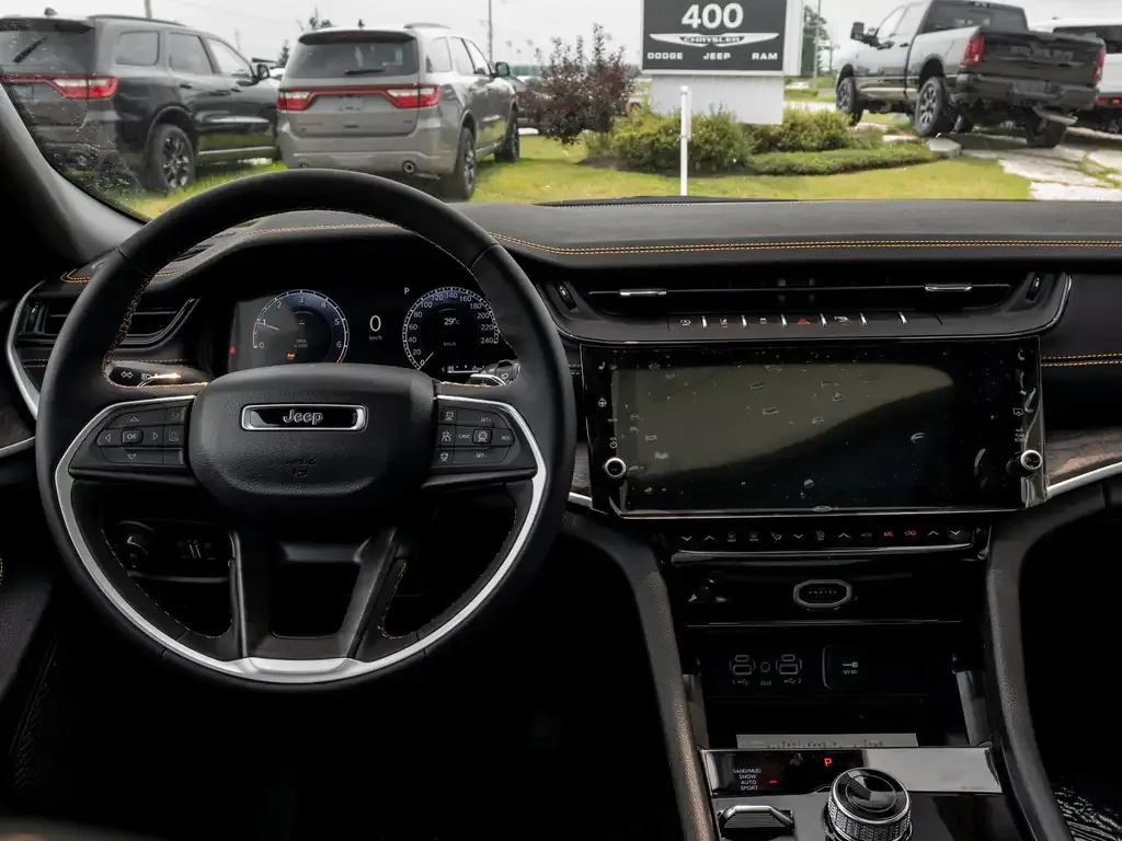 Jeep Grand Cherokee 2026 photo 3