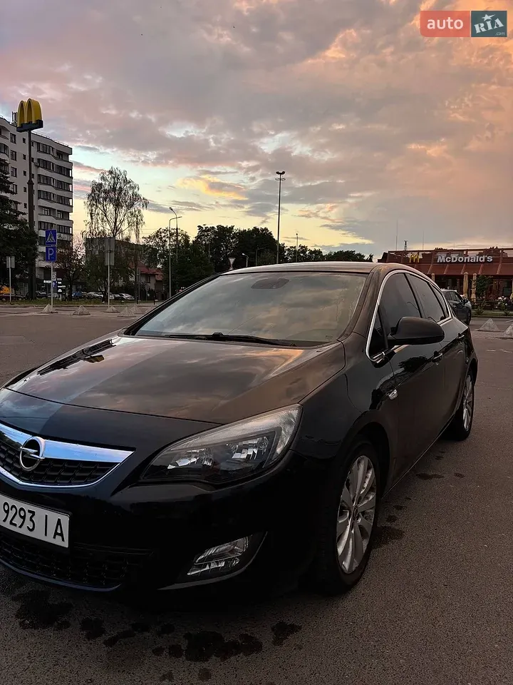 Opel Astra 2010 photo 4