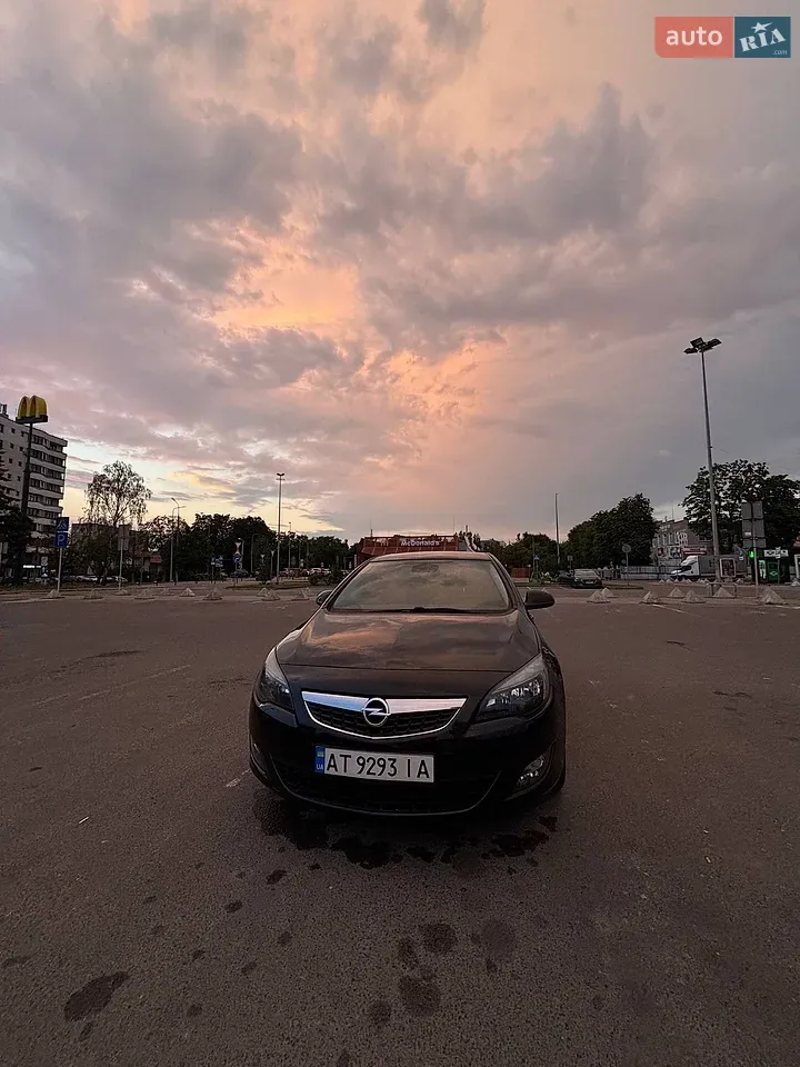 Opel Astra 2010 photo 2