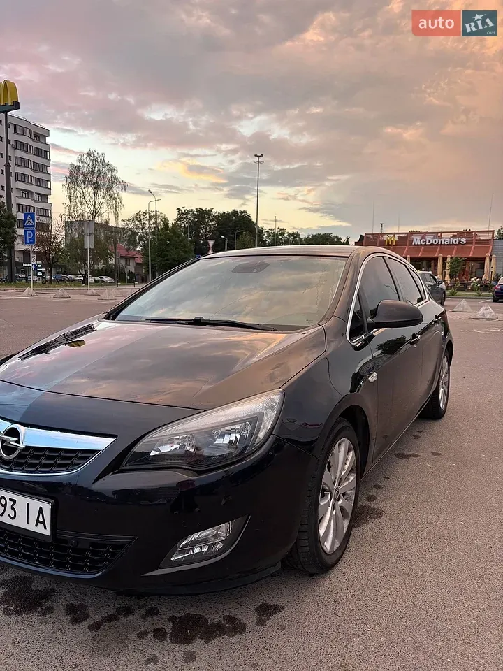 Opel Astra 2010 photo 3