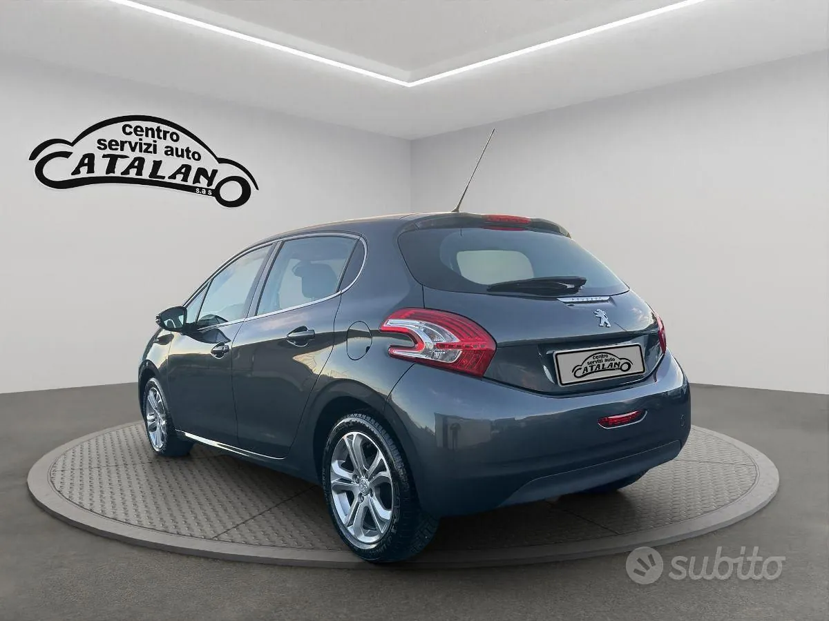 Peugeot 208 2013 photo 3