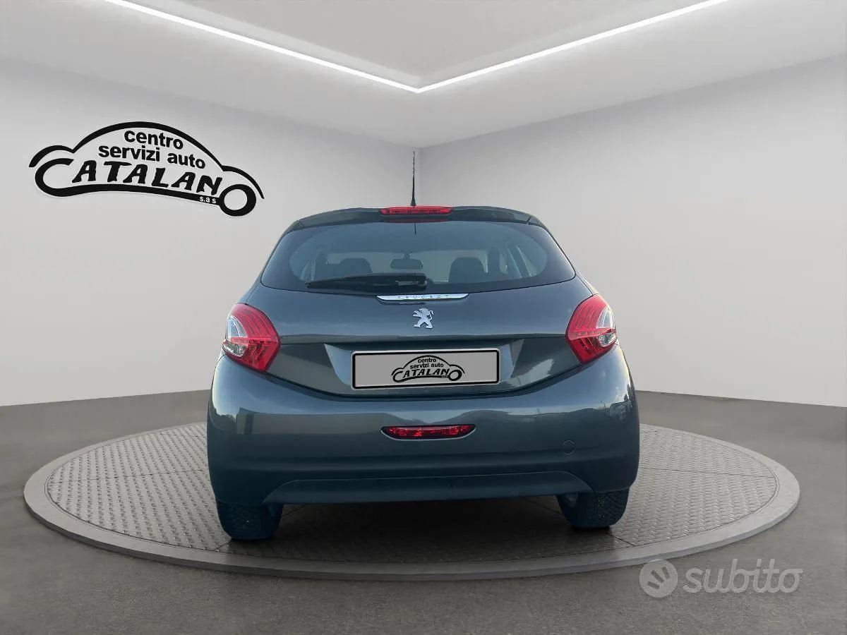 Peugeot 208 2013 photo 4