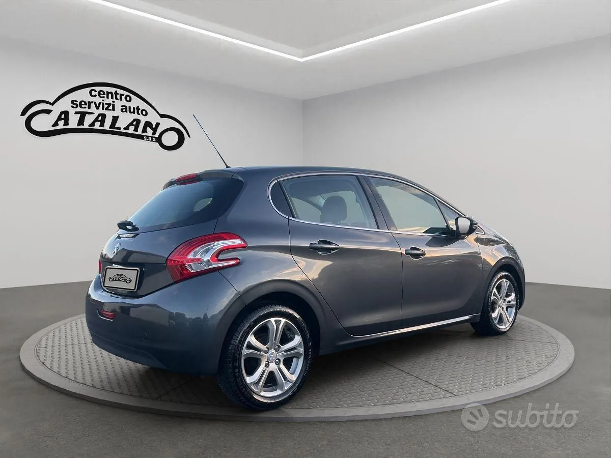 Peugeot 208 2013 photo 5