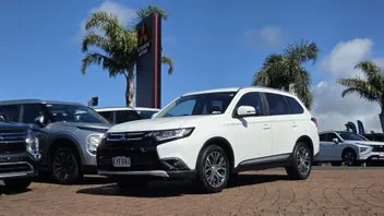 Mitsubishi Outlander 2017 photo 2