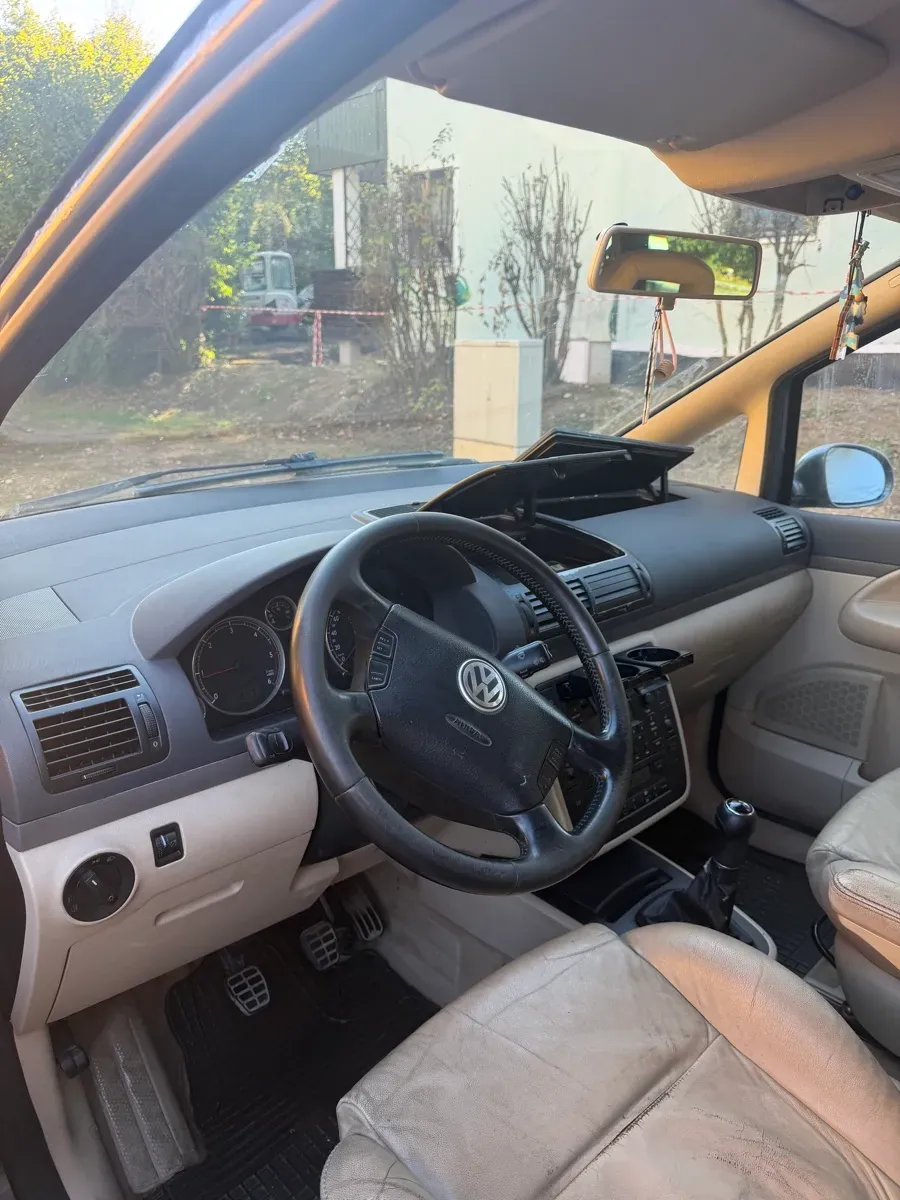 Volkswagen Sharan 2009 photo 2
