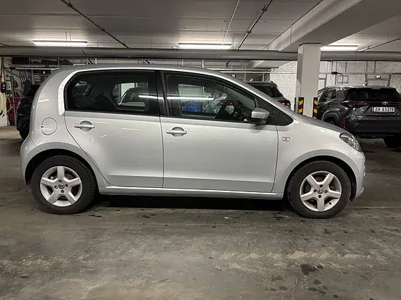 Volkswagen Up 2016 photo 2