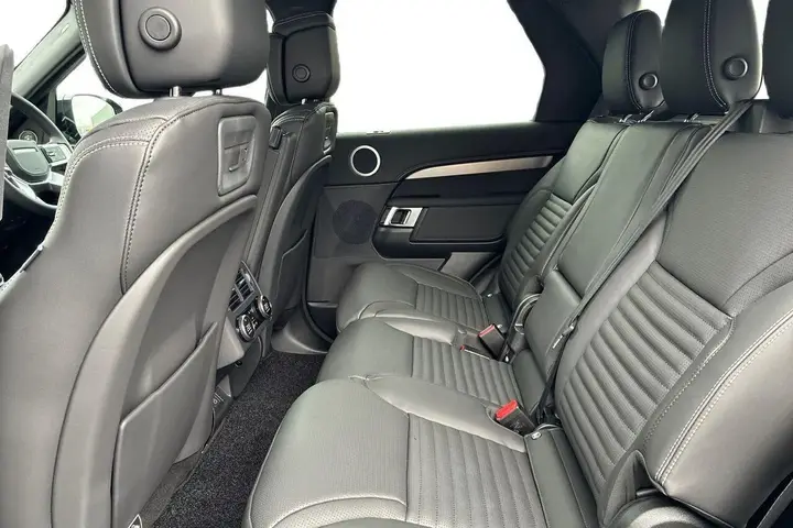 Land Rover Discovery 2026 photo 5