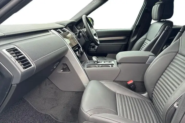 Land Rover Discovery 2026 photo 4