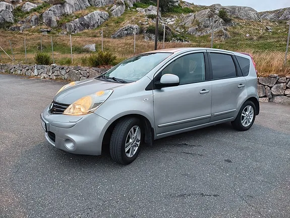 Nissan Note 2010 photo 4