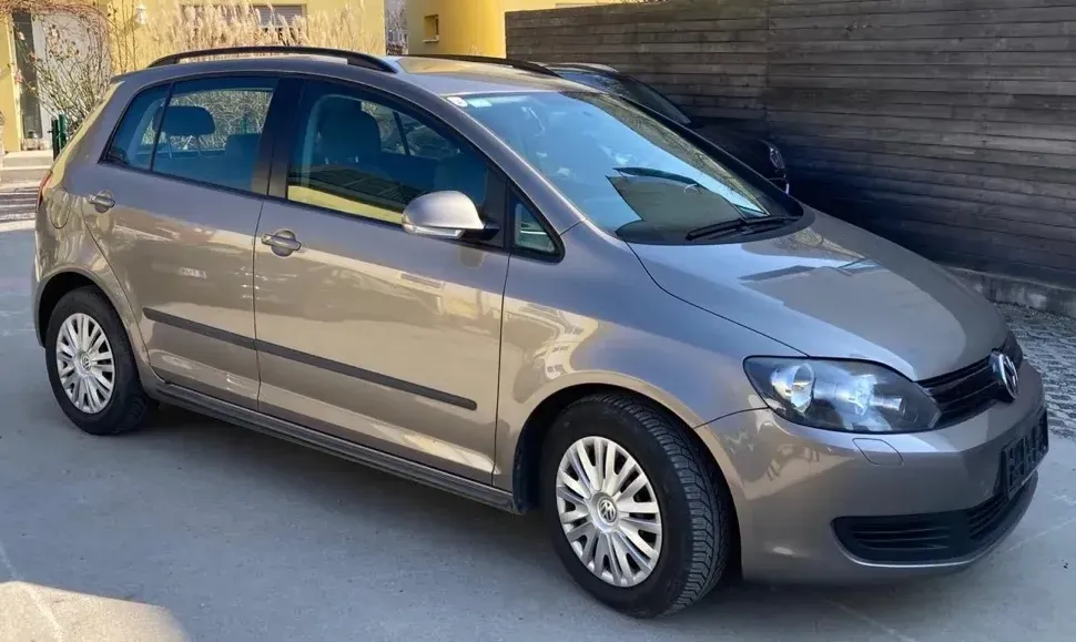 Volkswagen Golf 2010 photo 2