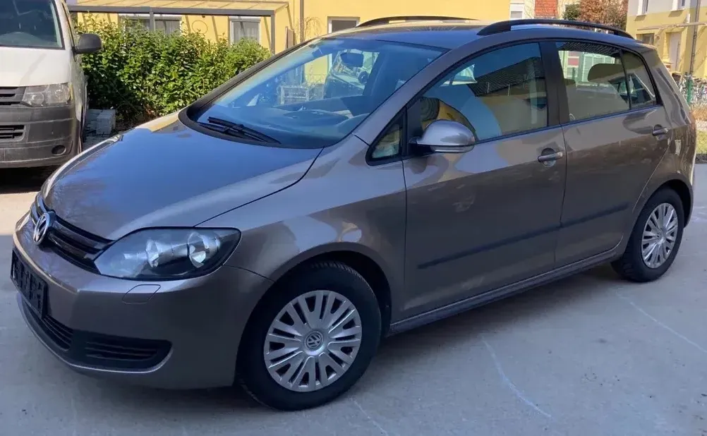 Volkswagen Golf 2010 photo 3