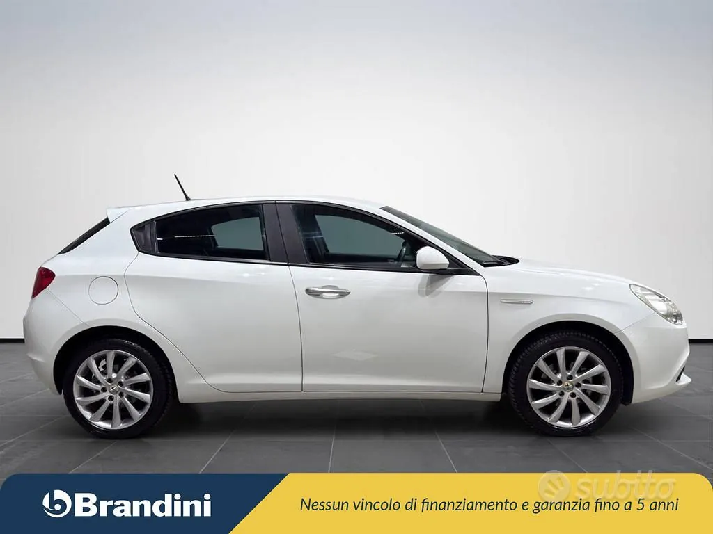 Alfa Romeo Giulietta 2012 photo 5