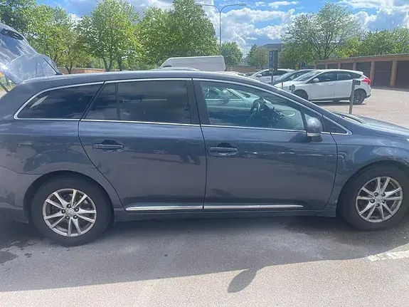 Toyota Avensis 2011 photo 2