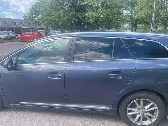 Toyota Avensis 2011 photo 3