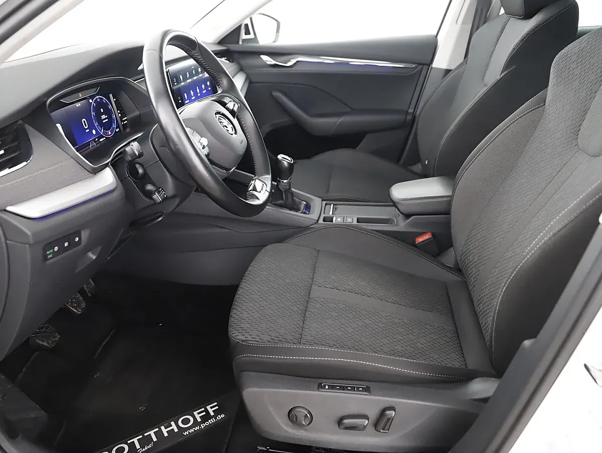 Skoda Octavia 2023 photo 3