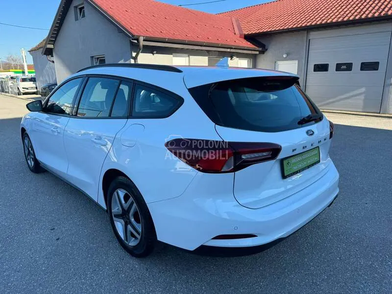 Ford Focus 2022 photo 2
