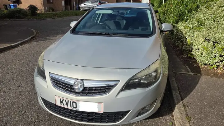 Vauxhall Astra 2010 photo 2
