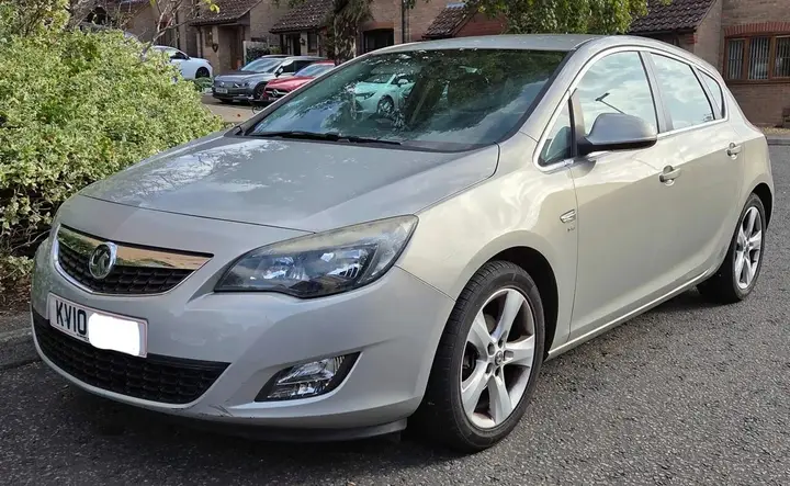 Vauxhall Astra 2010 photo 4
