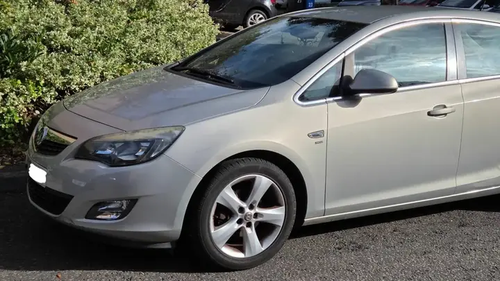 Vauxhall Astra 2010 photo 3