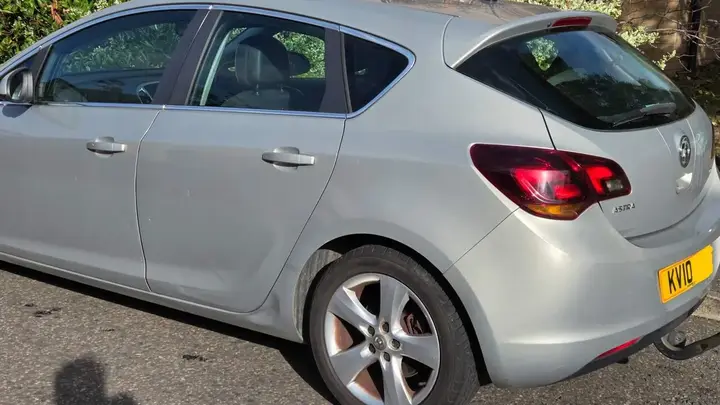 Vauxhall Astra 2010 photo 5