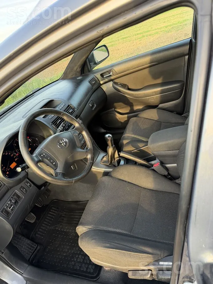 Toyota Avensis 2004 photo 3