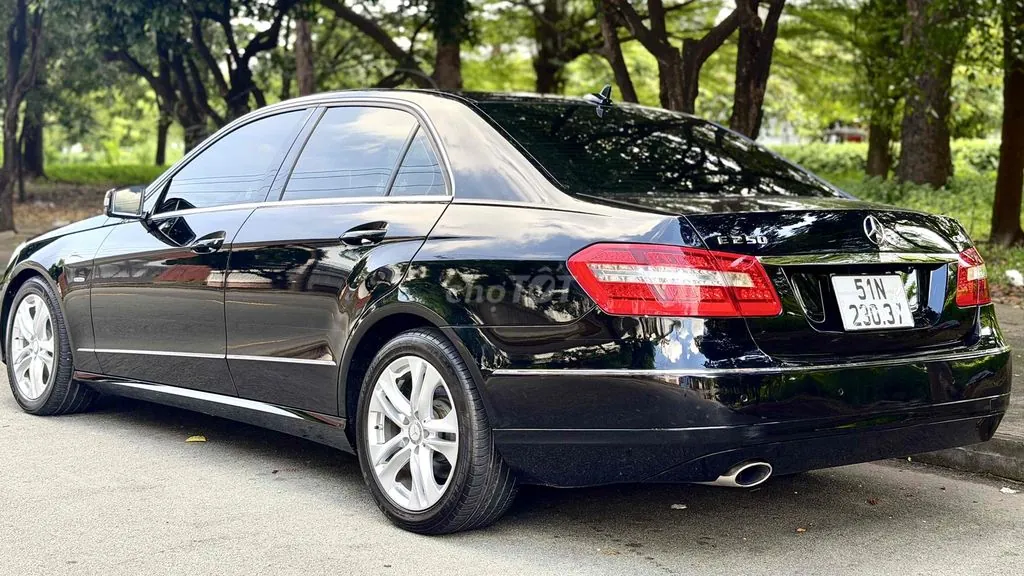 Mercedes-Benz E-Class 2010 photo 2