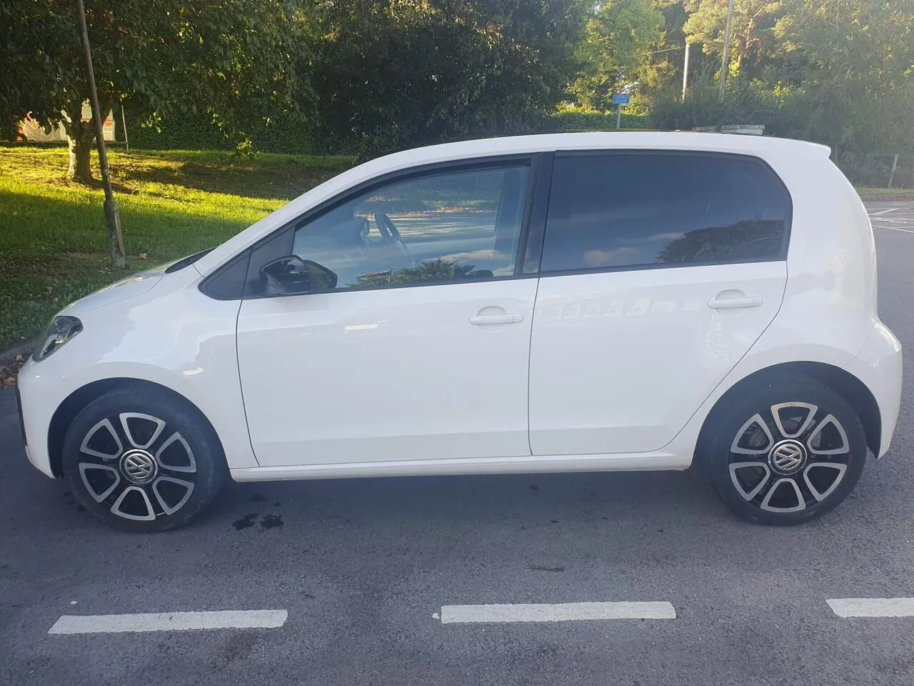 Volkswagen Up 2017 photo 2
