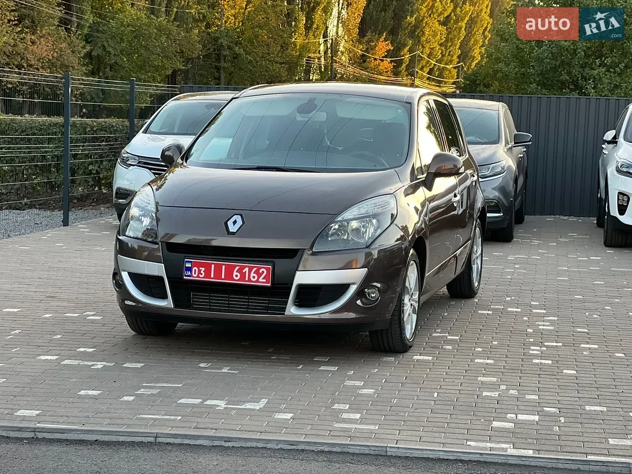 Renault Scenic 2011 photo 2