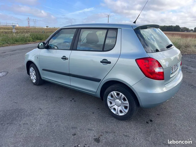 Skoda Fabia 2010 photo 3