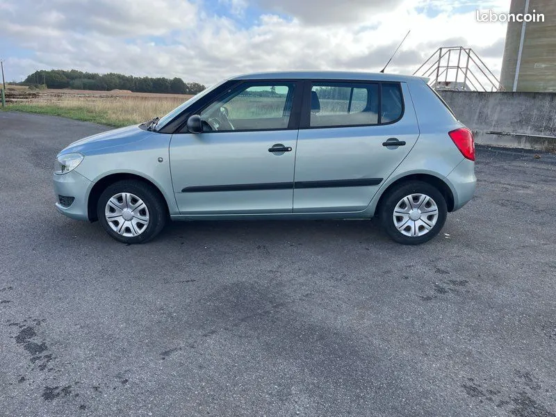 Skoda Fabia 2010 photo 2