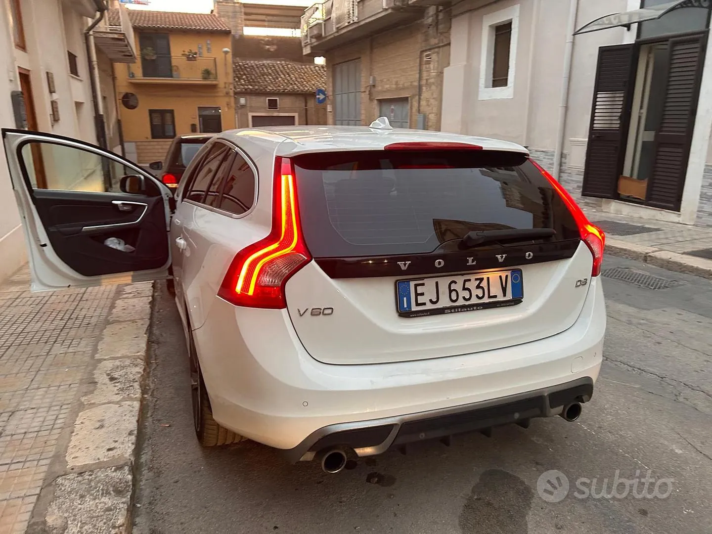 Volvo V60 2011 photo 2